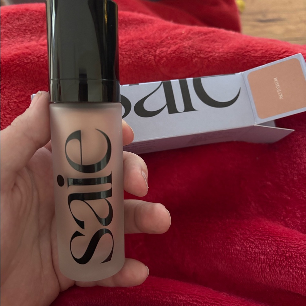Saie beauty glowy super gel illuminator in rosegold
